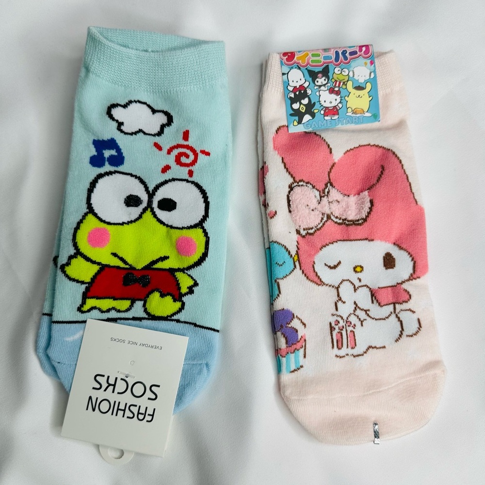 Sanrio Comfortable And Versatile Women's Short 2 Socks Bundle